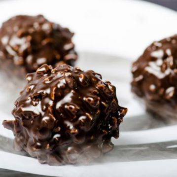 Bombom de Gelato de Chocolate e Avel